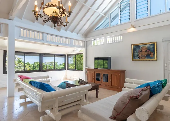 Villa Dinding Batu