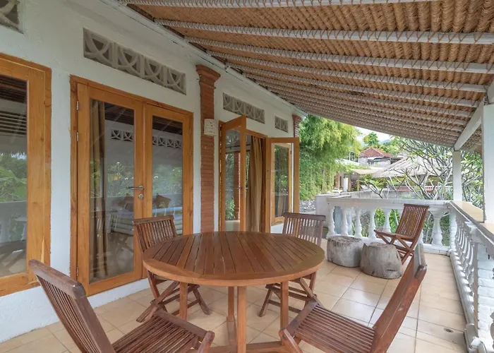 Villa Dinding Batu Singaraja