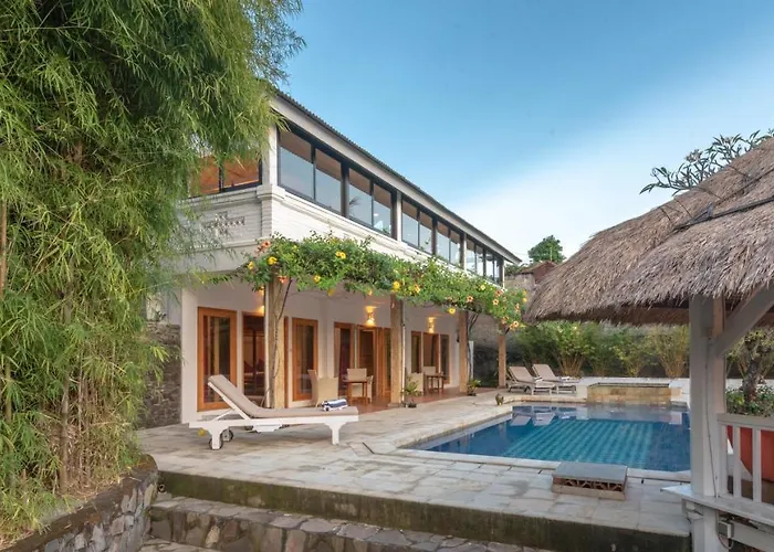 Villa Dinding Batu *