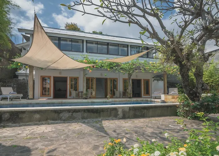 Dinding Batu Villa
