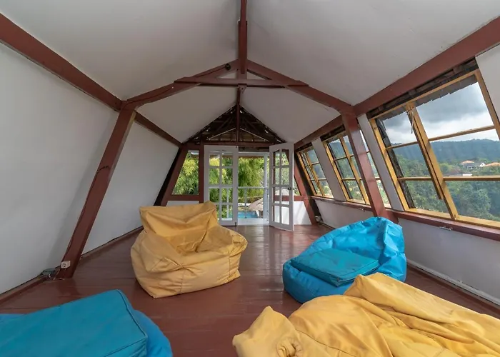 Villa Dinding Batu *
