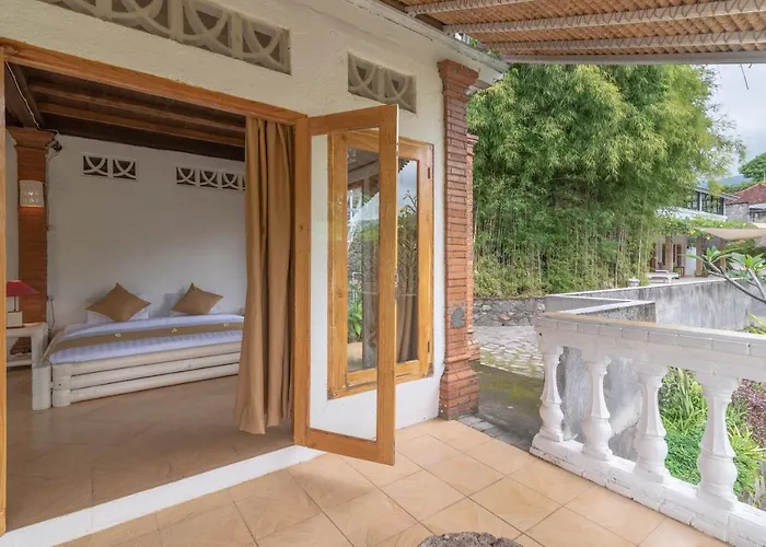Villa Dinding Batu