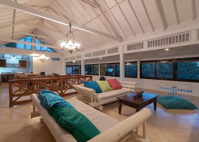 Villa Dinding Batu