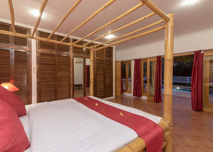 Villa Dinding Batu *