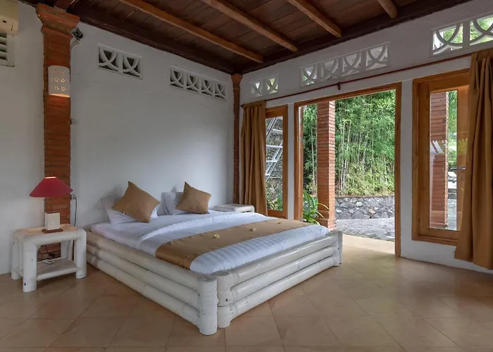 Dinding Batu Villa