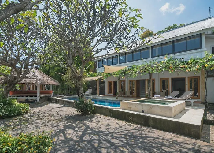 Villa Dinding Batu *
