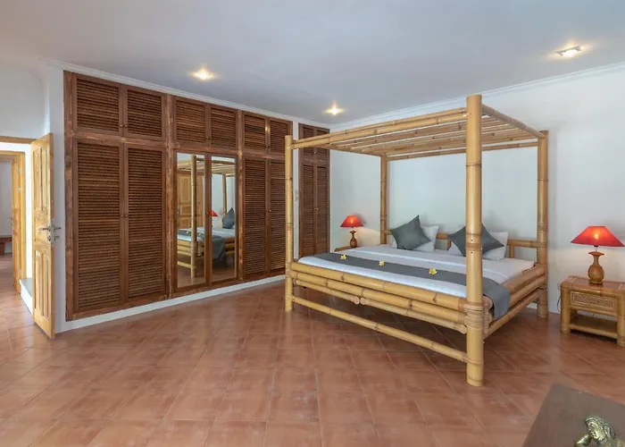 Villa Dinding Batu
