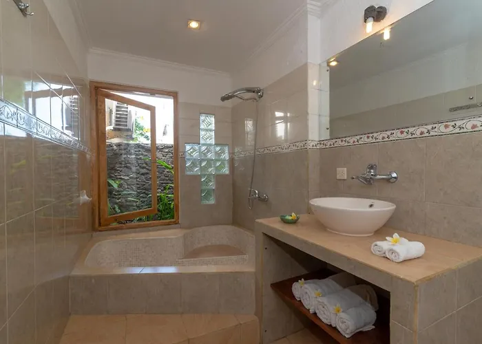 Villa Dinding Batu Singaraja