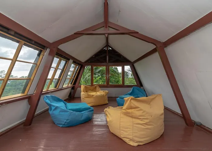 Dinding Batu Villa Singaraja