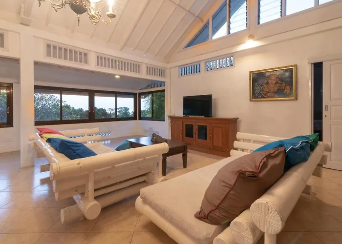 Villa Dinding Batu